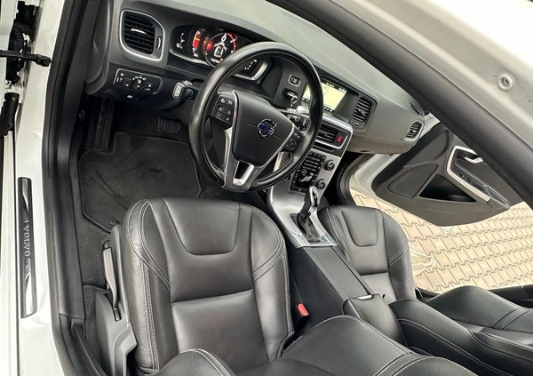 Volvo V60 cena 59800 przebieg: 182000, rok produkcji 2016 z Płock małe 781